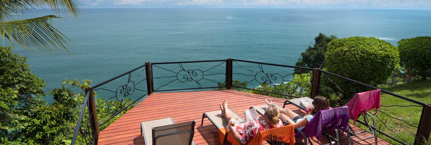 The spectacular panoramic ocean view of this villa near Dominical