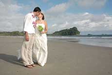 Romantic tropical beach weddings in Costa Rica. Manuel Antonio beach for your destination wedding.