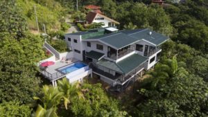 This deluxe villa sits high in the rain forest and has huge views of the surrounding mountains and ocean. This property is secluded yet close to everything Manuel Antonio has to offer.