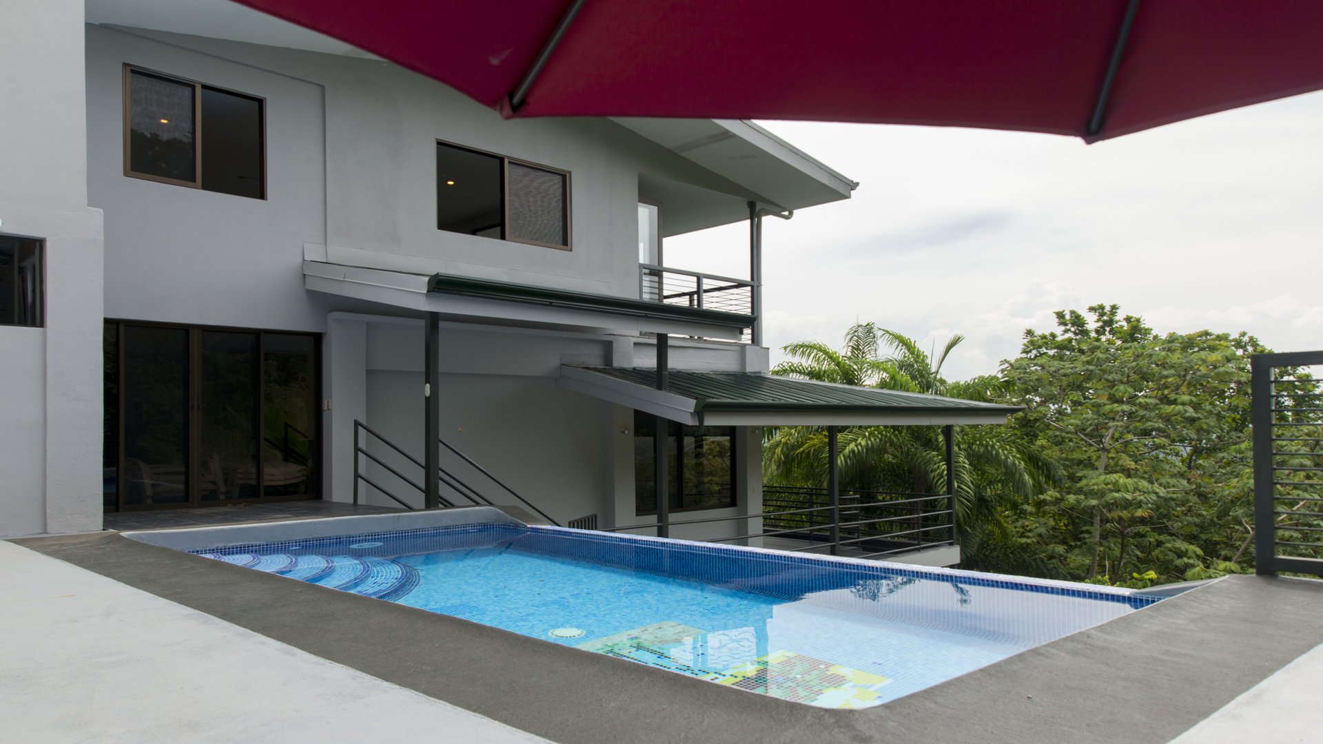 The private pool looks out over the gorgeous mountains of Manuel Antonio and the tropical jungle surrounding the villa.