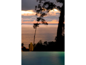 breathtaking-sunsets-from-infinity-pool